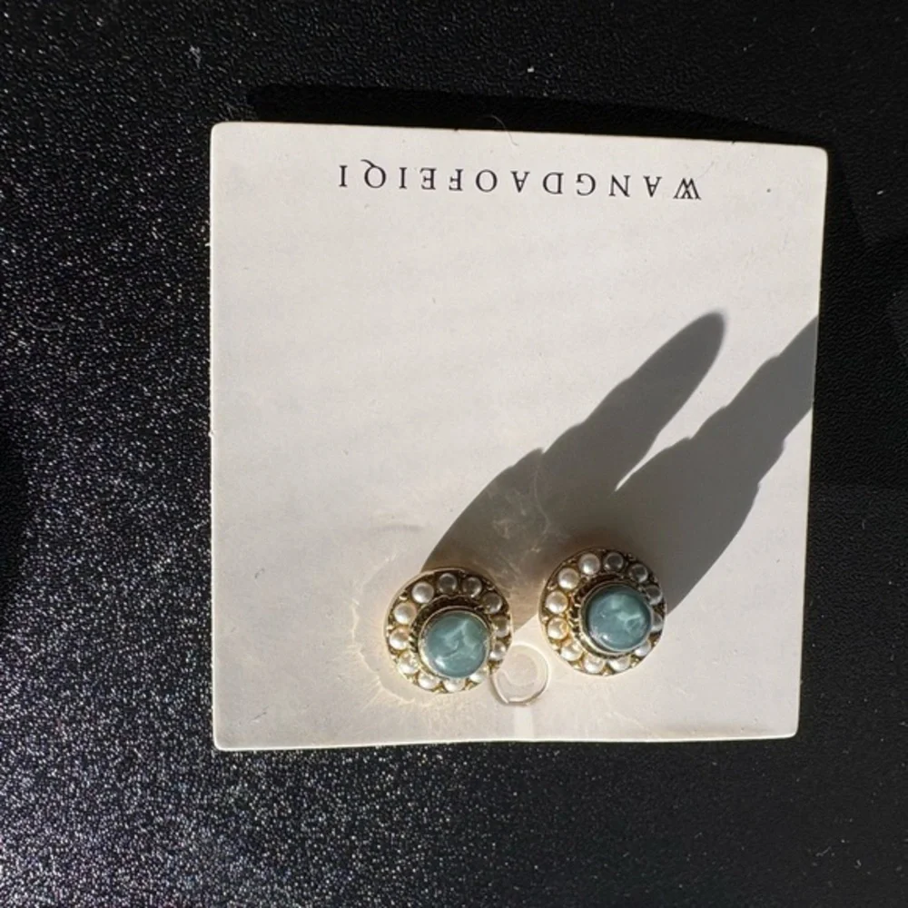Baroque Pearl Cat Eye Stud Earrings Women Vintage Style‎ Elegant Small Round new